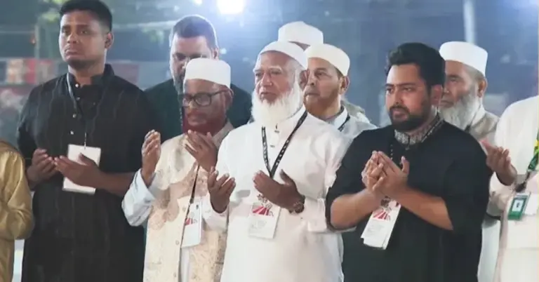 শহিদ মিনারে শ্রদ্ধা জানিয়েছেন জামায়াত আমির ডা. শফিকুরসহ বিরোধীদলীয় নেতারা